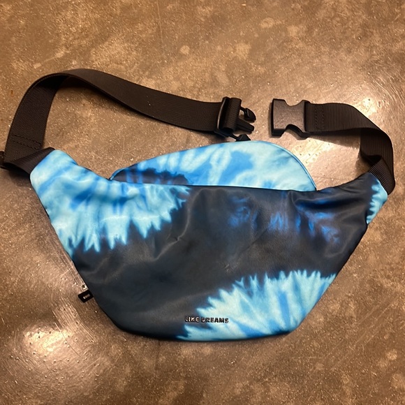 Pouch - Picture 2 of 2